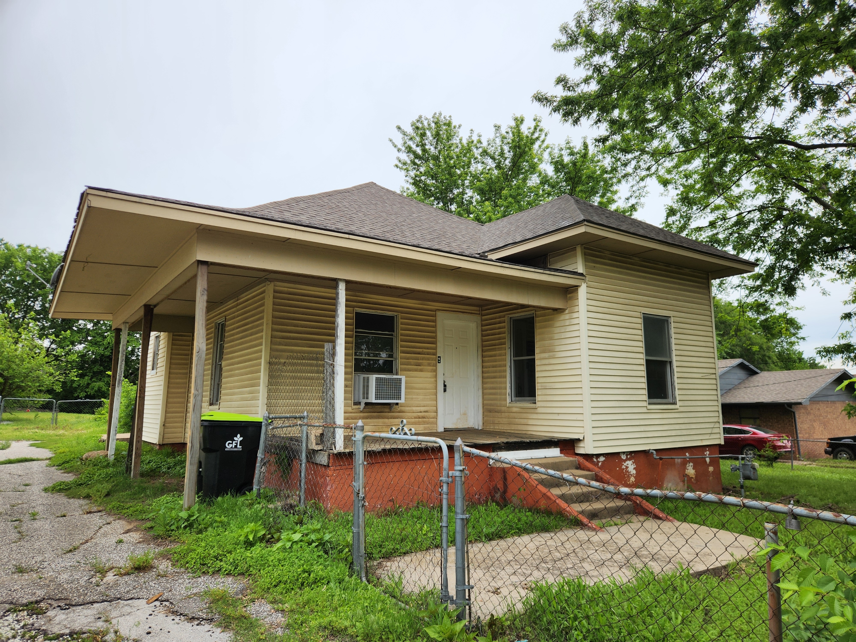 1111 North Oak Avenue