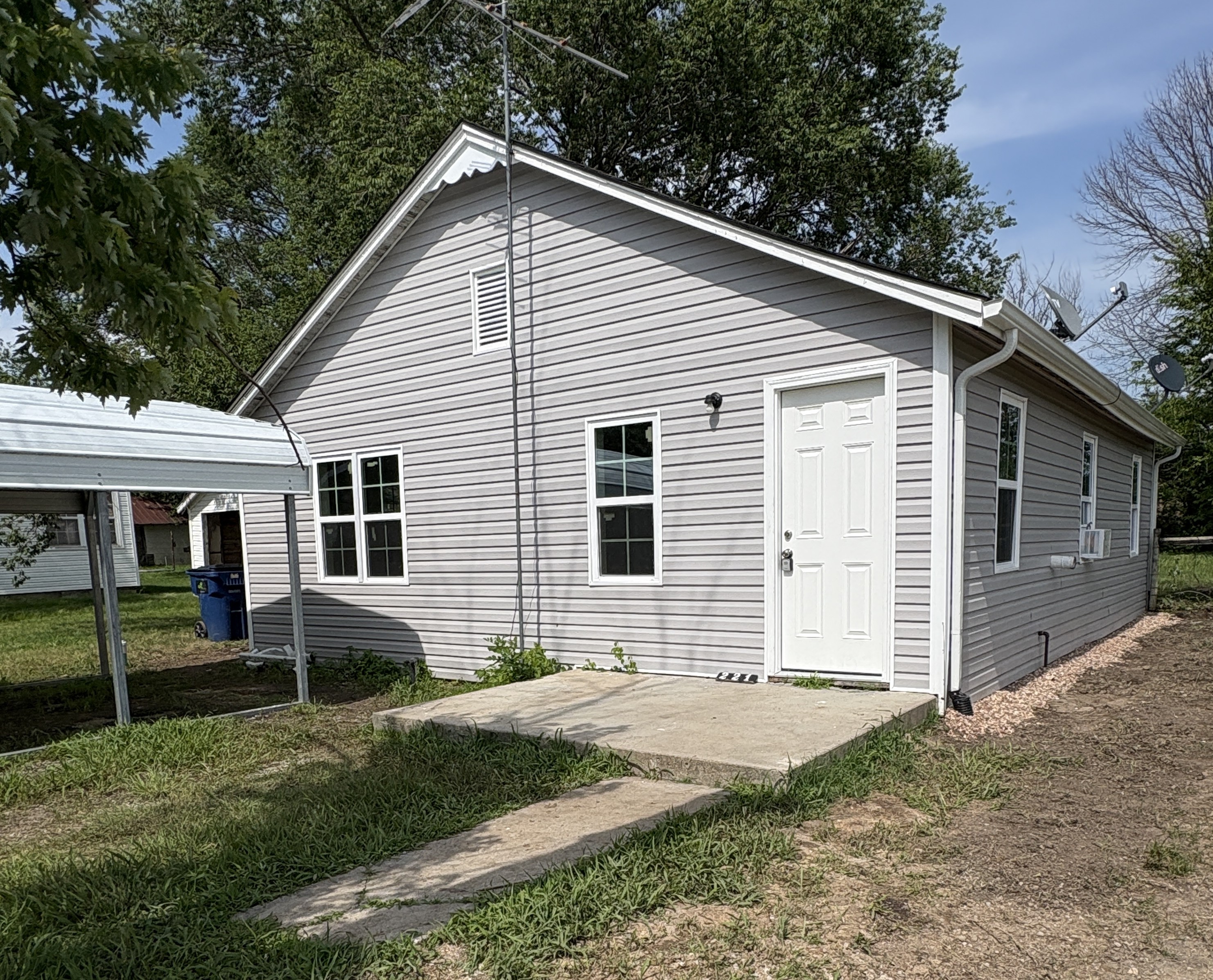 221 N Walnut
