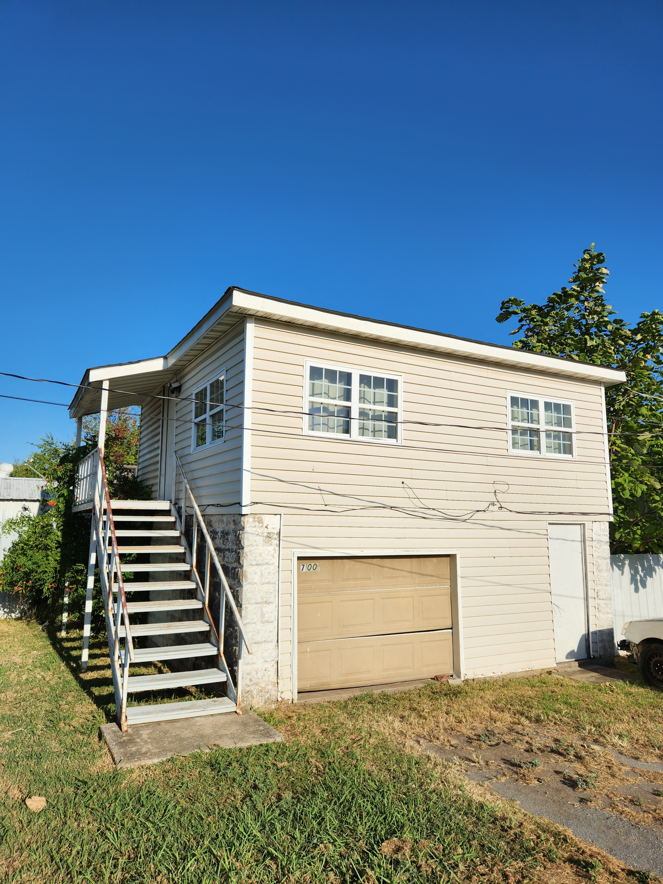 700 1/2 W 16th Street (BILLS PAID- not including tv or wifi)